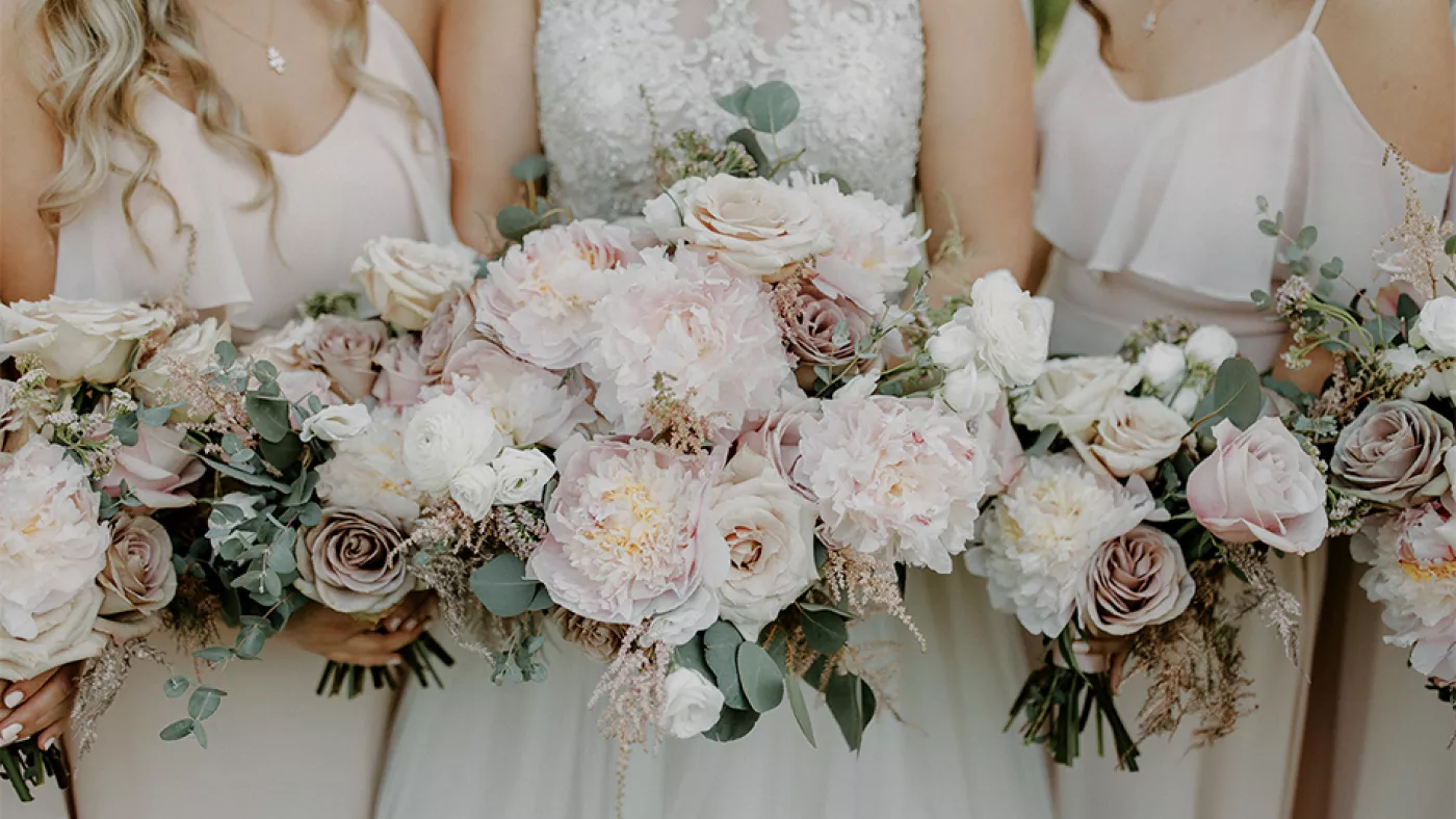 Join us at the breathtaking Appeldoorn's Sunset Bay Resort for a day dedicated to turning wedding dreams into reality! Brides-to-be, grooms, and wedding enthusiasts are invited to explore an exclusive showcase of the region's finest vendors, stunning décor ideas, and unique services tailored to make your big day unforgettable.